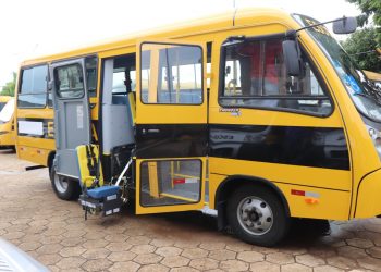 Secretaria de Educação de Pouso Alegre recebe dois novos ônibus