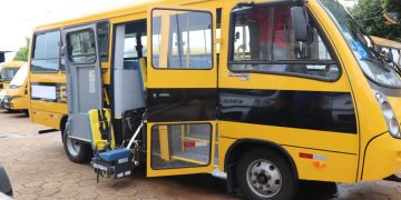 Secretaria de Educação de Pouso Alegre recebe dois novos ônibus