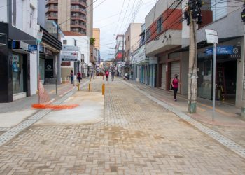 Obras na Rua Adolfo Olinto param para apoiar o comércio de fim de ano