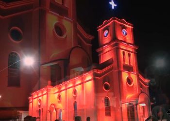 Prefeito de Pouso Alegre inaugura iluminação em Igreja do Bairro de Fátima
