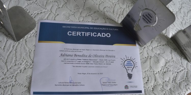 Secretaria de Educação de Pouso Alegre entrega prêmios a profissionais