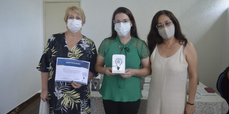 Secretaria de Educação de Pouso Alegre entrega prêmios a profissionais