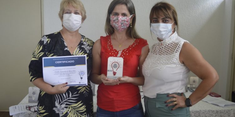 Secretaria de Educação de Pouso Alegre entrega prêmios a profissionais