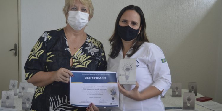 Secretaria de Educação de Pouso Alegre entrega prêmios a profissionais