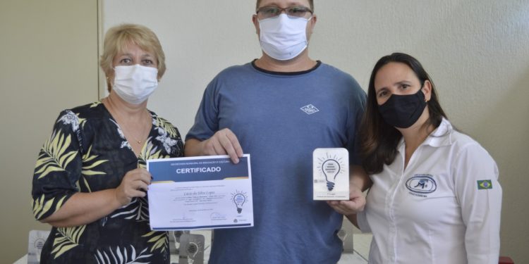 Secretaria de Educação de Pouso Alegre entrega prêmios a profissionais