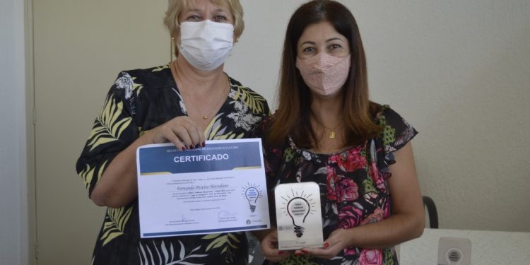 Secretaria de Educação de Pouso Alegre entrega prêmios a profissionais