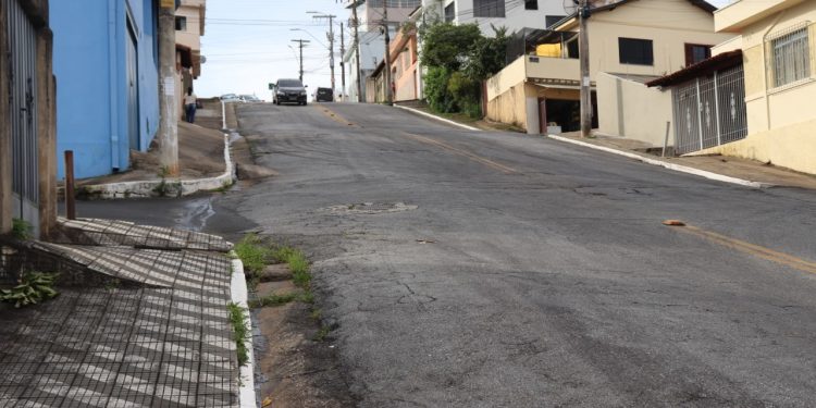 Calçadas são problema para mobilidade urbana em Pouso Alegre