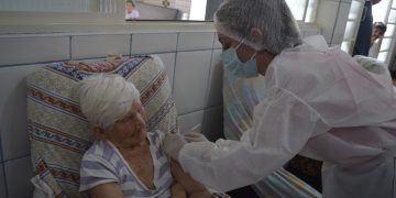 Idosos do Asilo Bethânia, em Pouso Alegre, são vacinados contra Covid-19