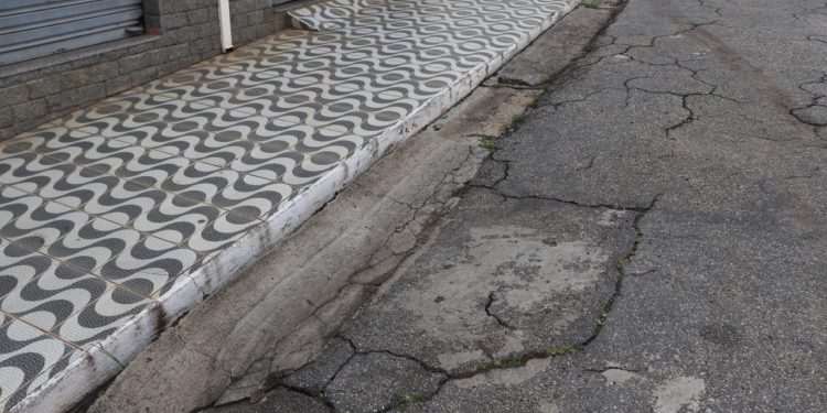 Calçadas são problema para mobilidade urbana em Pouso Alegre