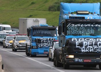 Caminhoneiros sinalizam greve a partir de segunda-feira 1º de fevereiro
