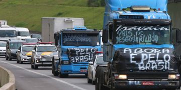 Caminhoneiros sinalizam greve a partir de segunda-feira 1º de fevereiro
