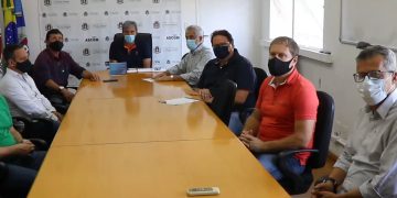 Prefeito se reúne com representantes do comércio para tratar de reabertura em Pouso Alegre