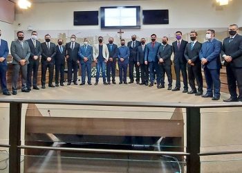 Rafael Simões, vice e vereadores tomam posse em Pouso Alegre