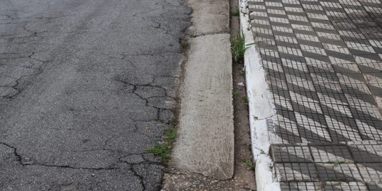 Calçadas são problema para mobilidade urbana em Pouso Alegre