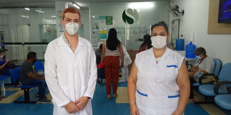 Profissionais da Saúde recebem a segunda dose da vacina contra covid-19 em Pouso Alegre