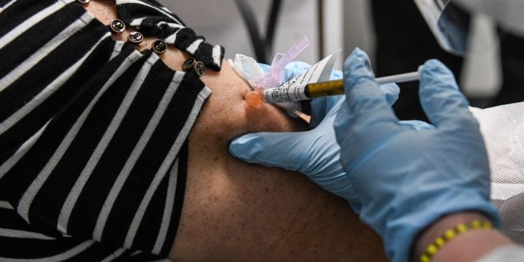 Pouso Alegre inicia aplicação da segunda dose contra covid-19 em idosos acima dos 86 anos