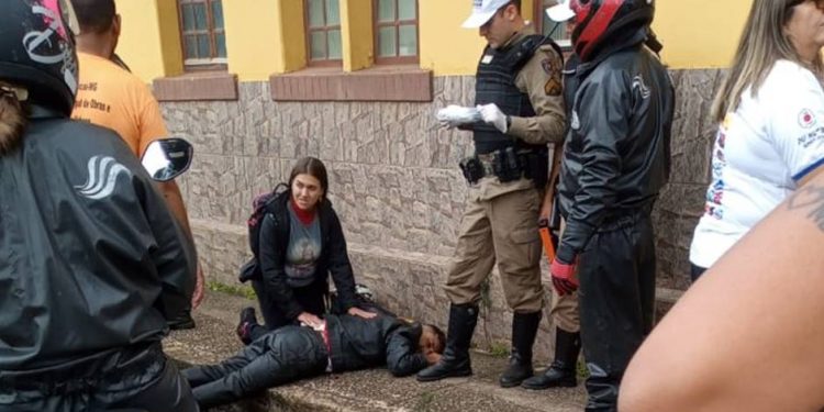 Motociclista é baleado por policial militar na BR-459 quando tentava fugir de uma blitz