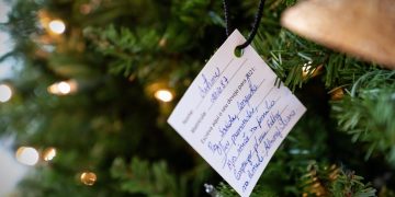 Funcionários da CIMED em Pouso Alegre têm sonhos realizados em “Árvore dos Desejos”