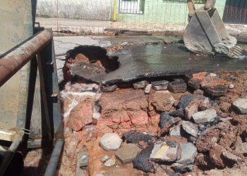 Adutora rompe no Jardim América e interrompe fornecimento de água em parte da cidade