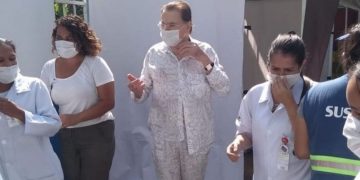 Silvio Santos aos 90 anos é vacinado em São Paulo contra a Covid 19