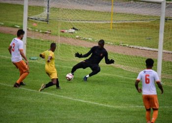 Perto da estreia Pousão vence Atibaia