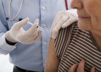 Vacina contra Covid-19: Idosos com mais de 60 anos em Pouso Alegre devem se cadastrar