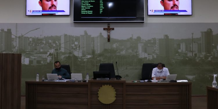 Câmara de Pouso Alegre aprova compra das vacinas contra Covid-19