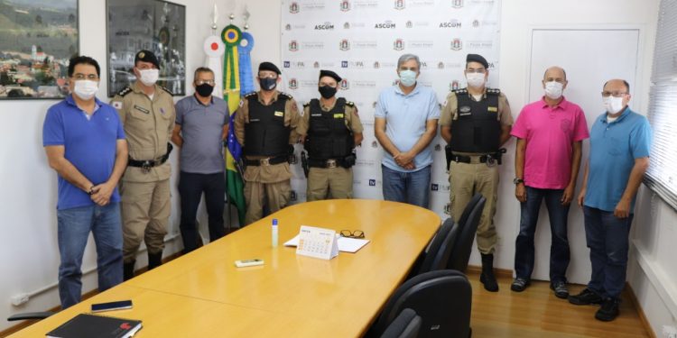 Prefeito tem reunião com a PM para tratar da doação de um terreno para construção do Colégio Tiradentes