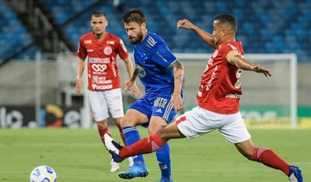 Pouso Alegre F. C. vence o Cruzeiro no Manduzão
