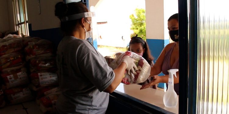 Prefeitura de Pouso Alegre inicia distribuição de kits de merenda escolar