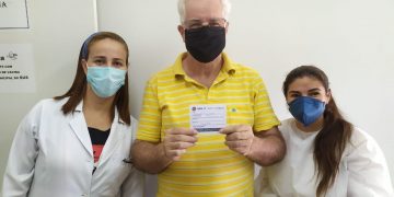 Neilo Machado toma primeira dose da vacina contra a Covid