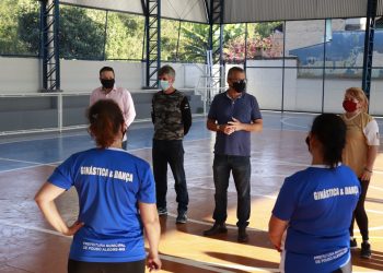 Após reconstrução, quadra no Jardim Iara recebe projetos esportivos