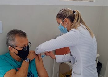 Vice-prefeito de Pouso Alegre, Cel. Dimas, recebe a 1ª dose contra a covid-19