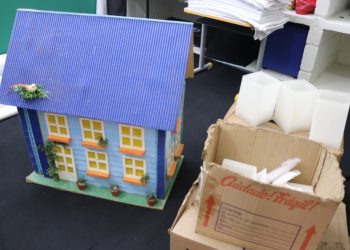 Secretaria de Educação e Cultura recebe materiais cenográficos para aulas remotas