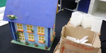 Secretaria de Educação e Cultura recebe materiais cenográficos para aulas remotas