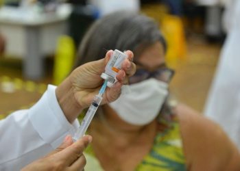 Pouso Alegre inicia vacinação de professores contra a gripe