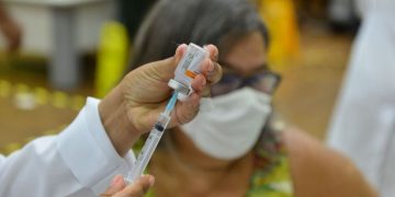 Pouso Alegre inicia vacinação de professores contra a gripe
