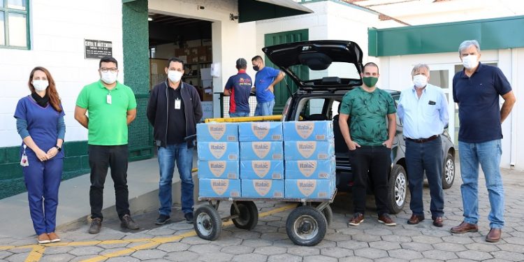 Hospital Samuel Libânio recebe doação de 420 litros de leite