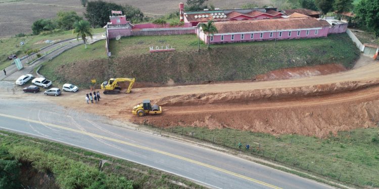Prefeitura de Pouso Alegre realiza o alargamento do acesso ao bairro rural Imbuia