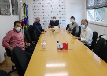 Prefeitos de cidades polo se reúnem em Pouso Alegre para discutir a pandemia da Covid-19 e a crise no transporte coletivo