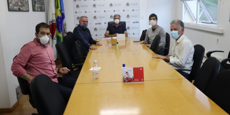 Prefeitos de cidades polo se reúnem em Pouso Alegre para discutir a pandemia da Covid-19 e a crise no transporte coletivo