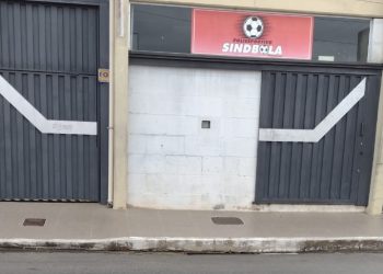 Autores de furtos de tampas de bocas de lobo são flagrados por câmeras de segurança