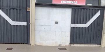 Autores de furtos de tampas de bocas de lobo são flagrados por câmeras de segurança