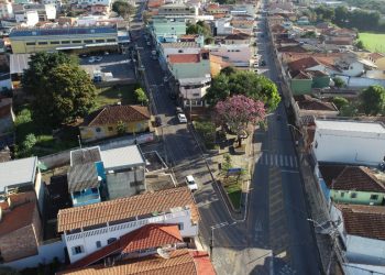 Trânsito tem alteração temporária na rua Três Corações para obras de drenagem pluvial