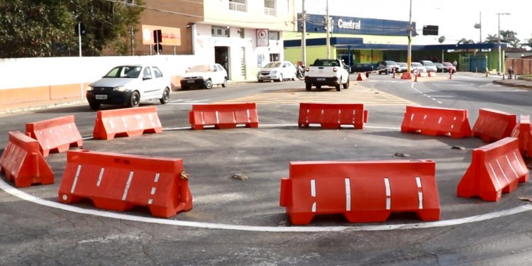 Secretaria Municipal de Trânsito realiza mudanças na entrada do Conjunto Chapadão