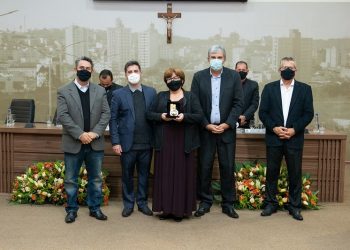 Câmara de Pouso Alegre homenageia profissionais da saúde do HCSL e Univás