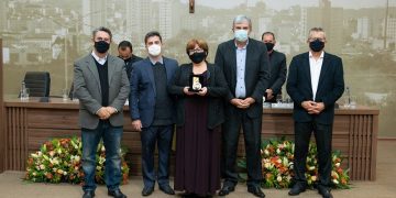 Câmara de Pouso Alegre homenageia profissionais da saúde do HCSL e Univás