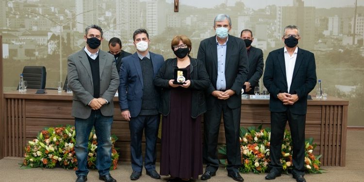 Câmara de Pouso Alegre homenageia profissionais da saúde do HCSL e Univás