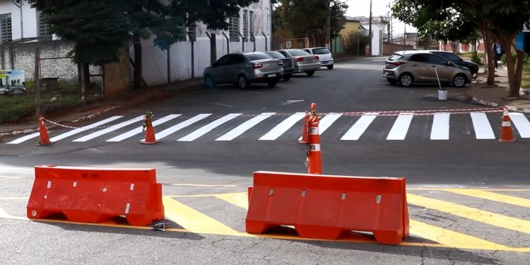 Secretaria Municipal de Trânsito realiza mudanças na entrada do Conjunto Chapadão
