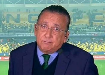 Galvão Bueno reclama com equipe em áudio vazado ao vivo